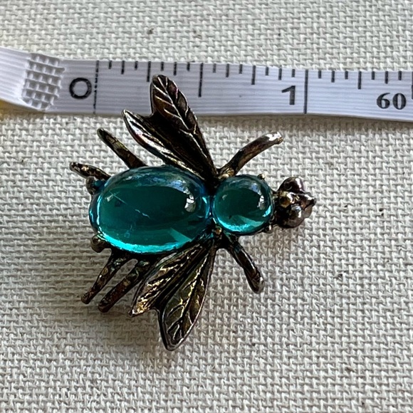 Vintage Teal Glass Bee Brooch Pin – Gold-Tone with Crown - Picture 2 of 3